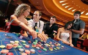 Antarmuka aplikasi peti4d menampilkan menu utama dengan akses ke sportsbook, live-dealer, dan slot